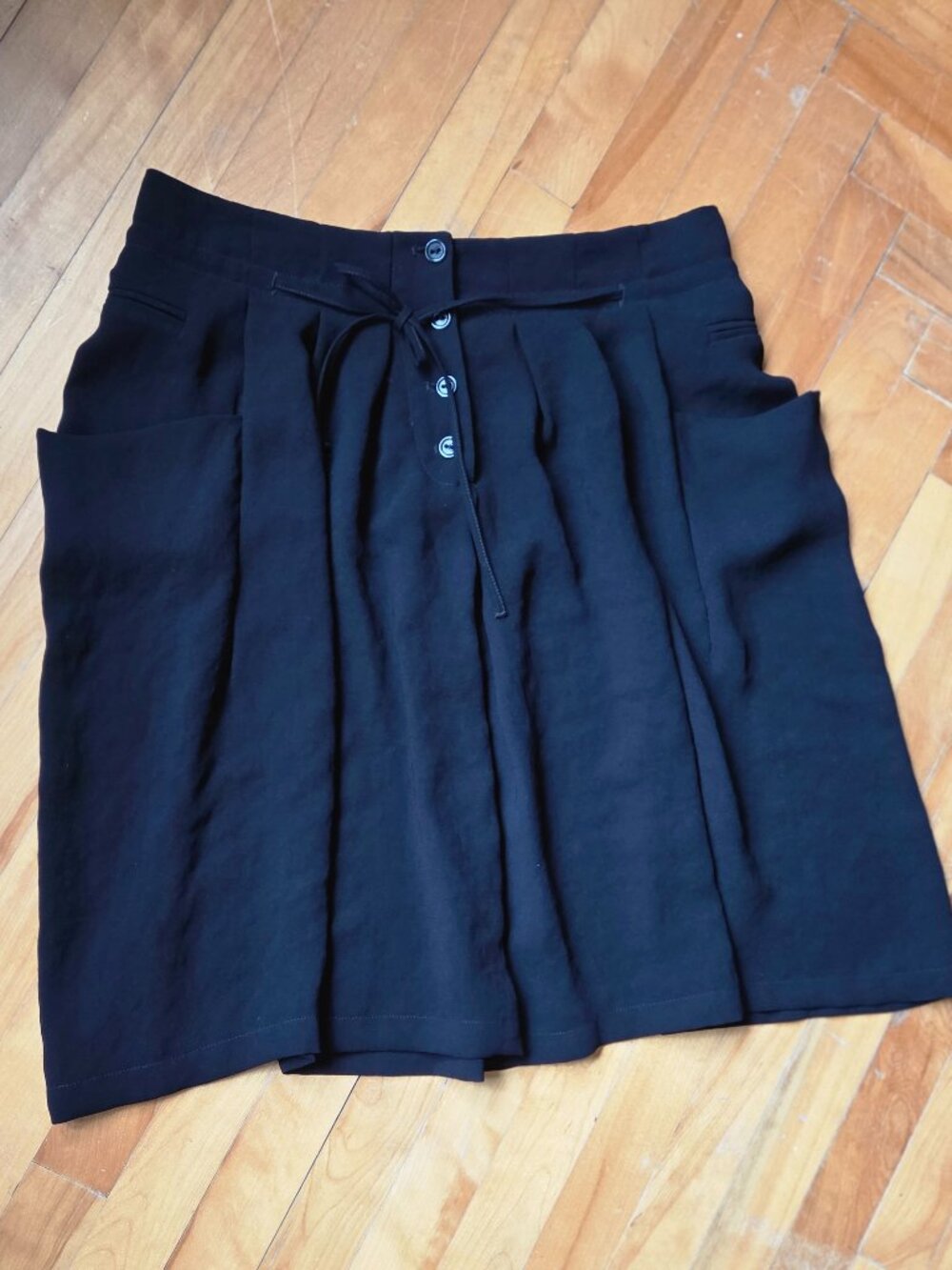Gorgeous black pleated skirt by Cotelac